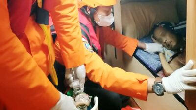 Detik-detik Dramatis Evakuasi Ismed dari KMP Sembilang di Tengah Laut